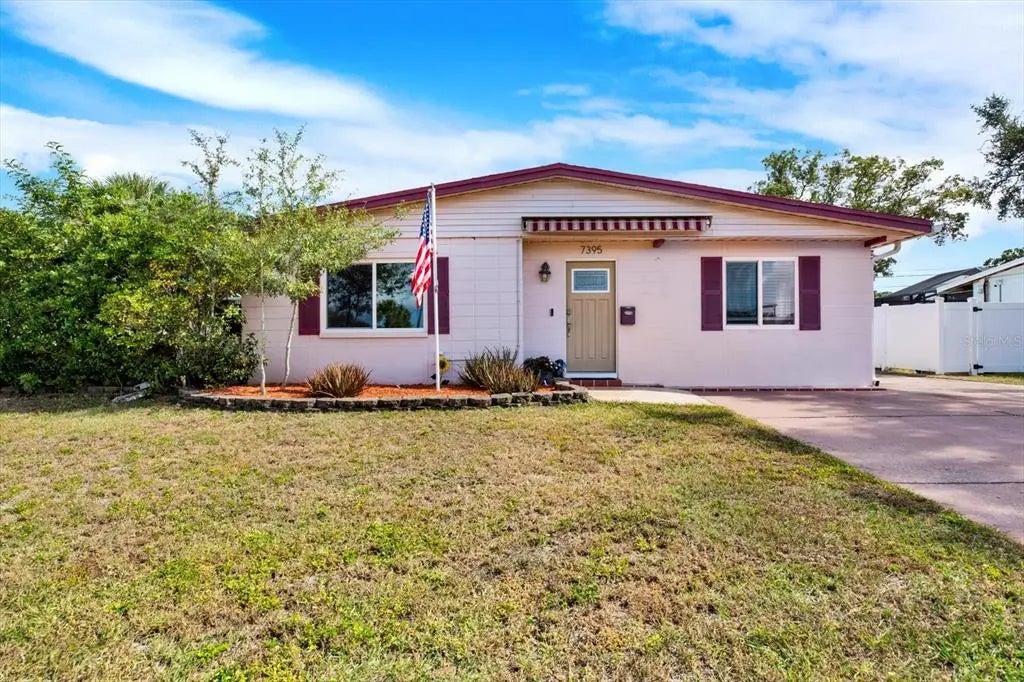 7395 18th Street N, ST PETERSBURG