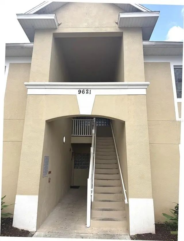Photo of 9621 Lakedale Way 202, RIVERVIEW FL