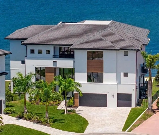 2087 Michigan Avenue Ne, ST PETERSBURG