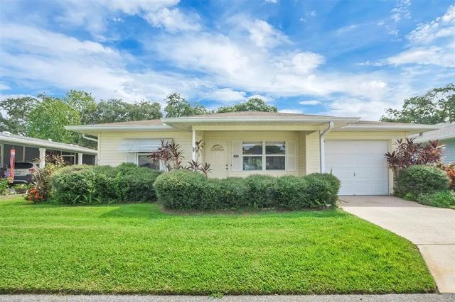 4938 Colonnades Circle E, LAKELAND