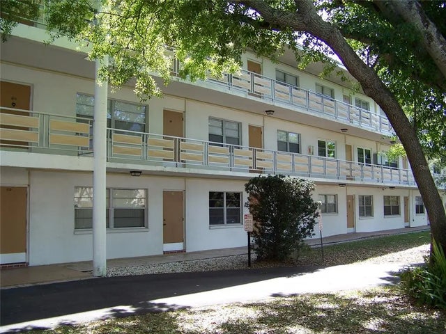 911 Washington Avenue 212, LARGO