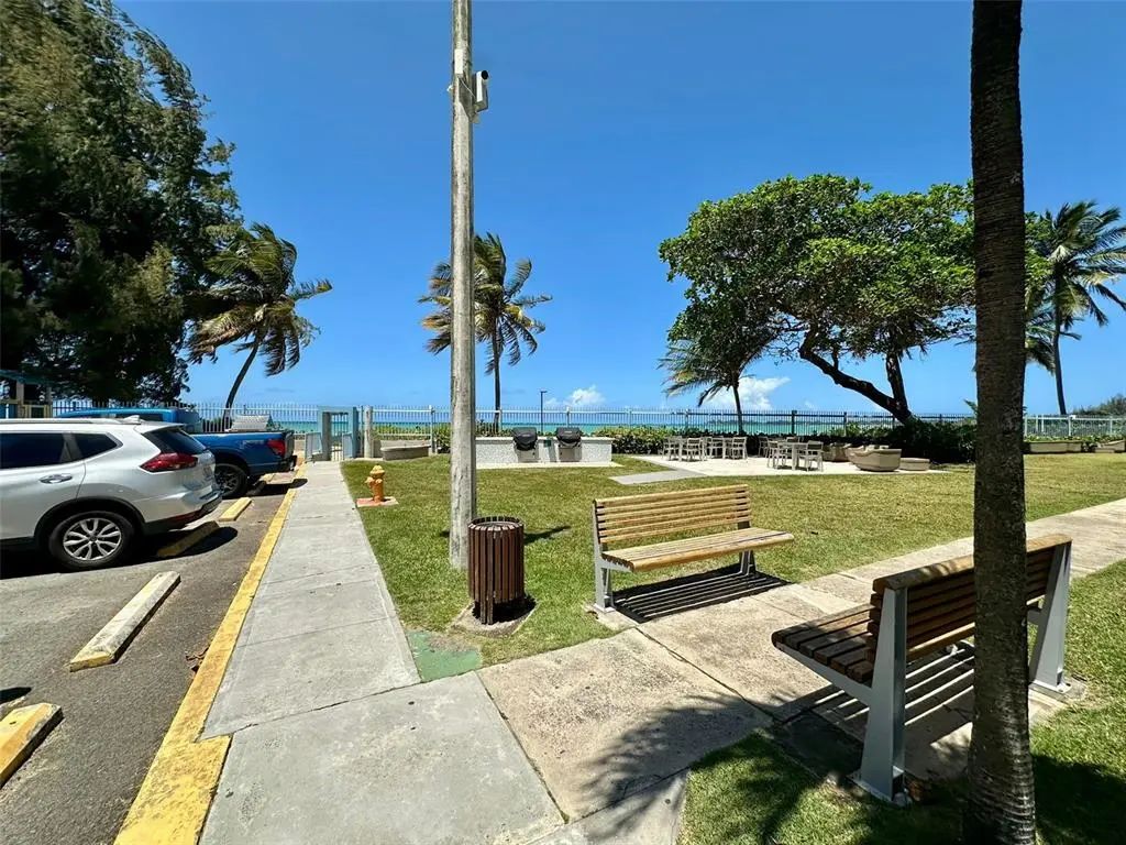 185 Calle Pine Grove B-1, CAROLINA