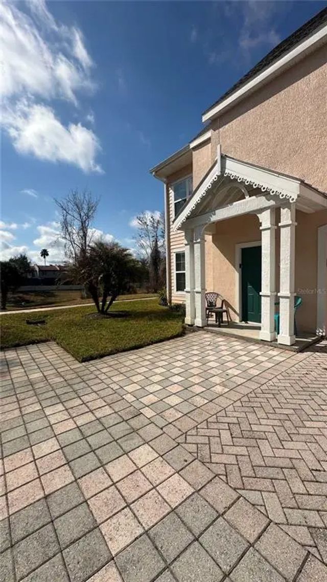 5006 Mangrove Alley 201, KISSIMMEE