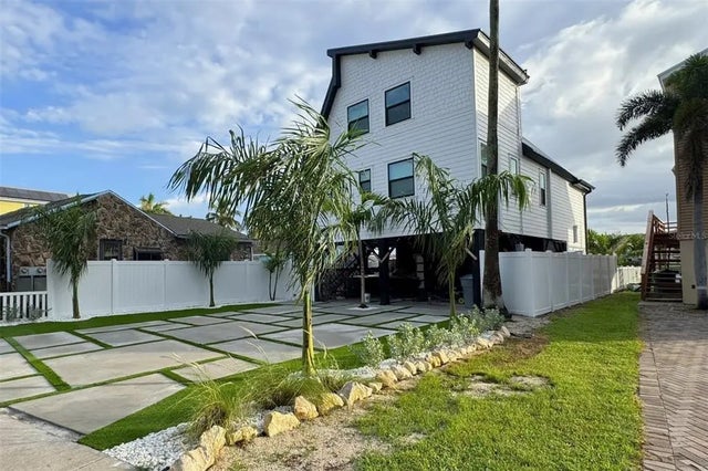 12016 Lagoon Ln, TREASURE ISLAND