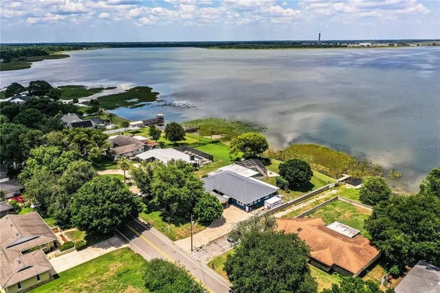 1328 Edgewater Beach Drive, LAKELAND