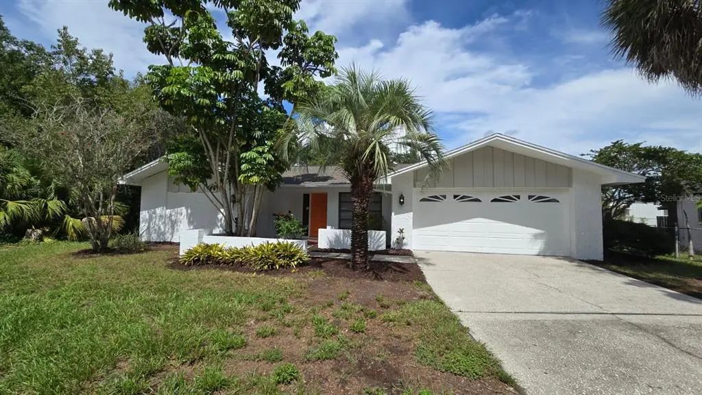 1381 Forest Lawn Court, TARPON SPRINGS