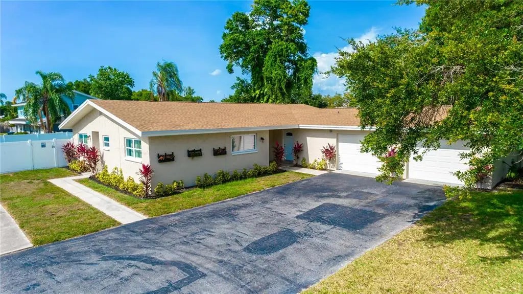 2589 Sunny Breeze Avenue, LARGO