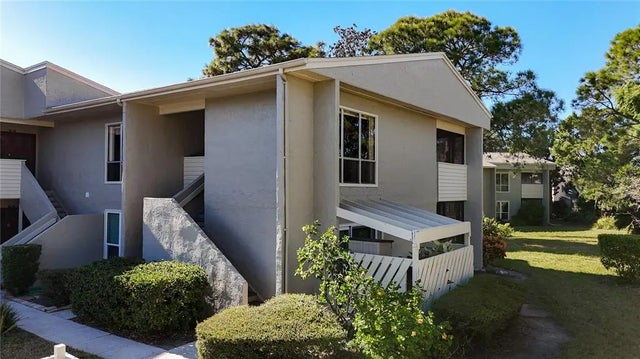 510 Windrush Bay Drive 218, TARPON SPRINGS