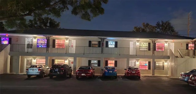101 Lake Avenue Ne 222, LARGO