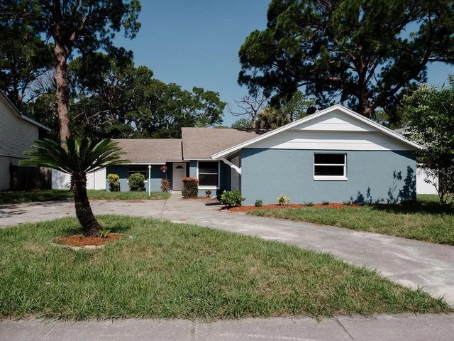 823 Riverside Drive, TARPON SPRINGS