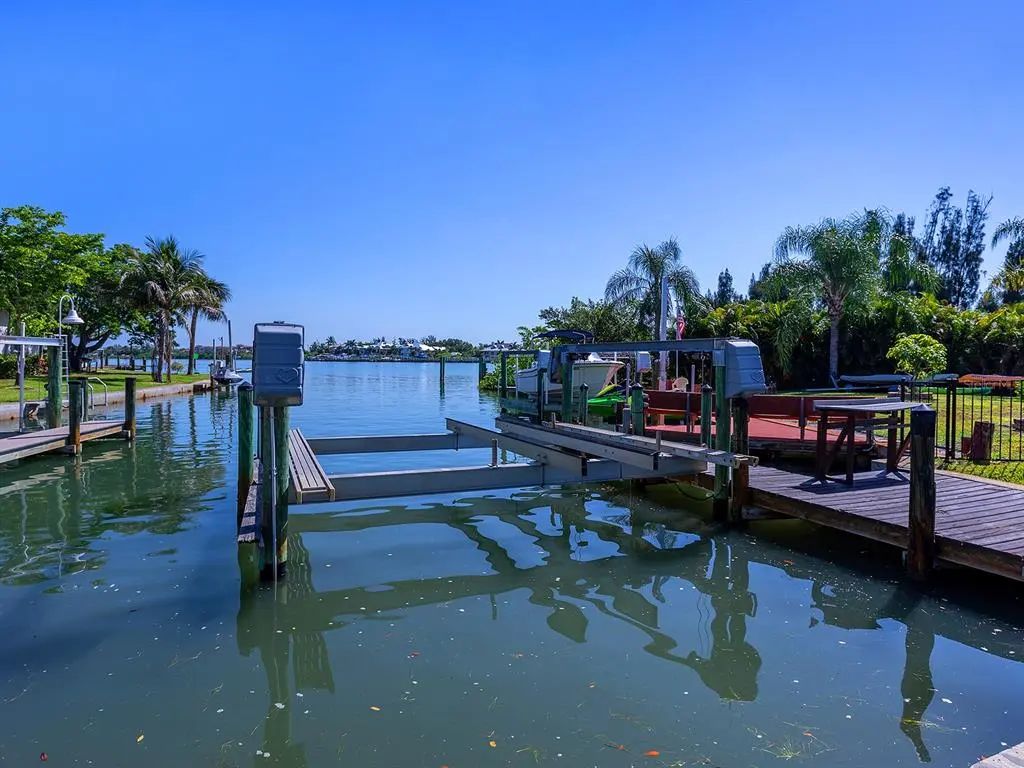 396 Bayshore Drive, VENICE