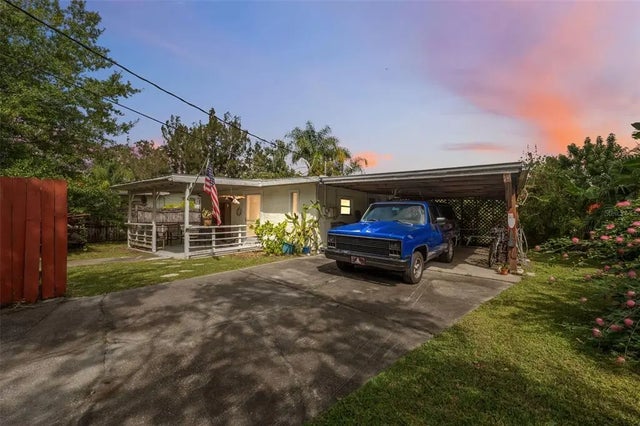 5853 Mariposa Drive, HOLIDAY