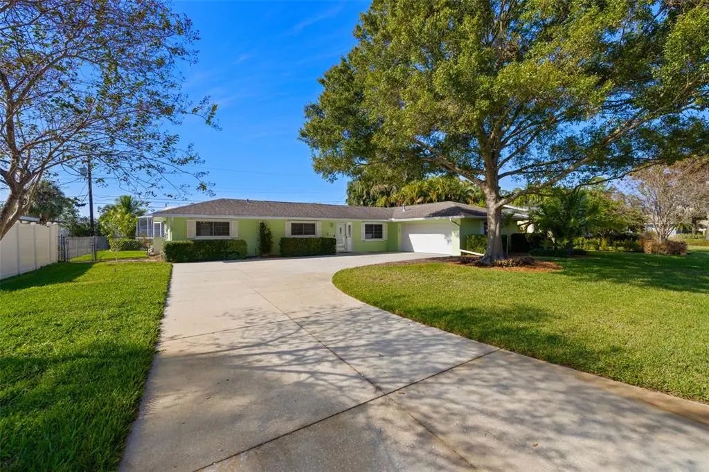 8678 10th Street N, ST PETERSBURG