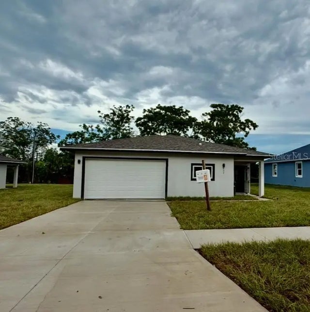820 E Desoto Street, CLERMONT