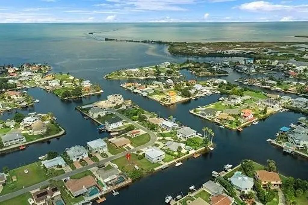 Paradise Circle, HERNANDO BEACH