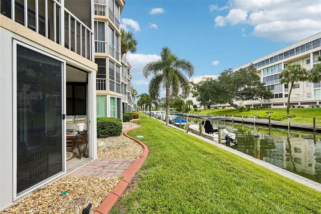 1300 N Portofino Drive 105, SARASOTA