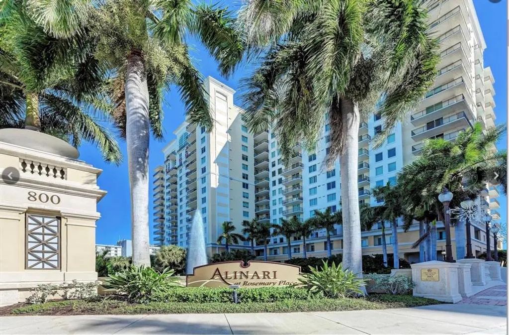 800 N Tamiami Trail 205, SARASOTA