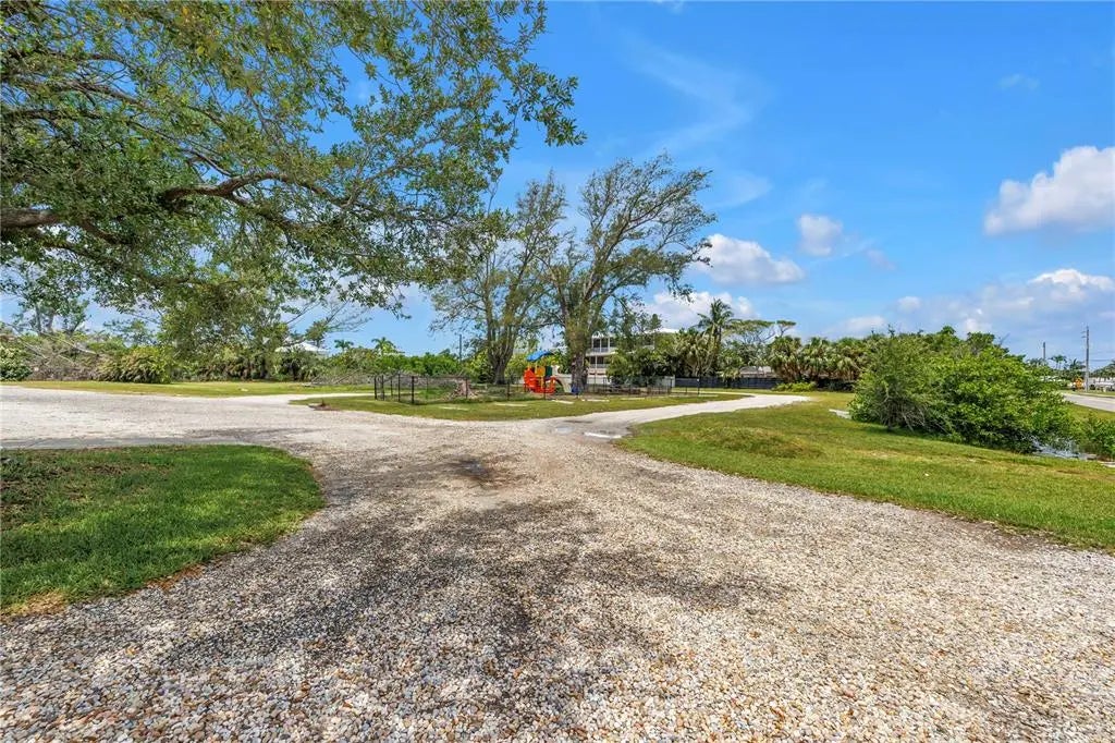 Gulf Shores Realty: 8 0f04458bf1f7083bc311953f423197a7 l