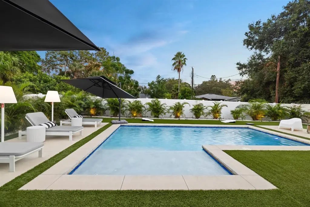 2160 Sunnyside Place