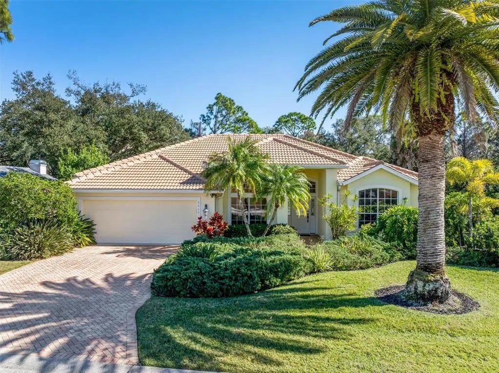 8468 Woodbriar Drive, SARASOTA