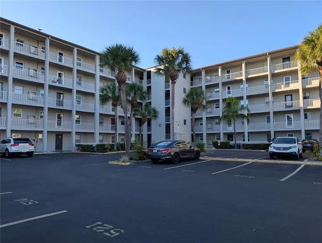 3074 Lake Bayshore Drive O-120, BRADENTON