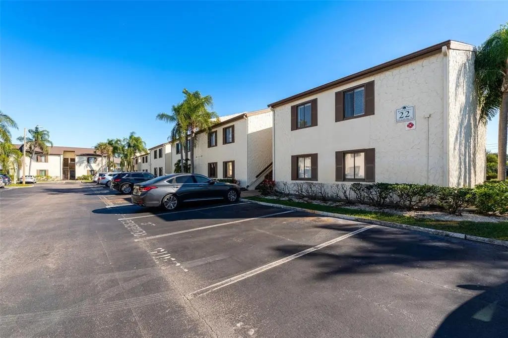 724 115th Avenue N 2202, ST PETERSBURG