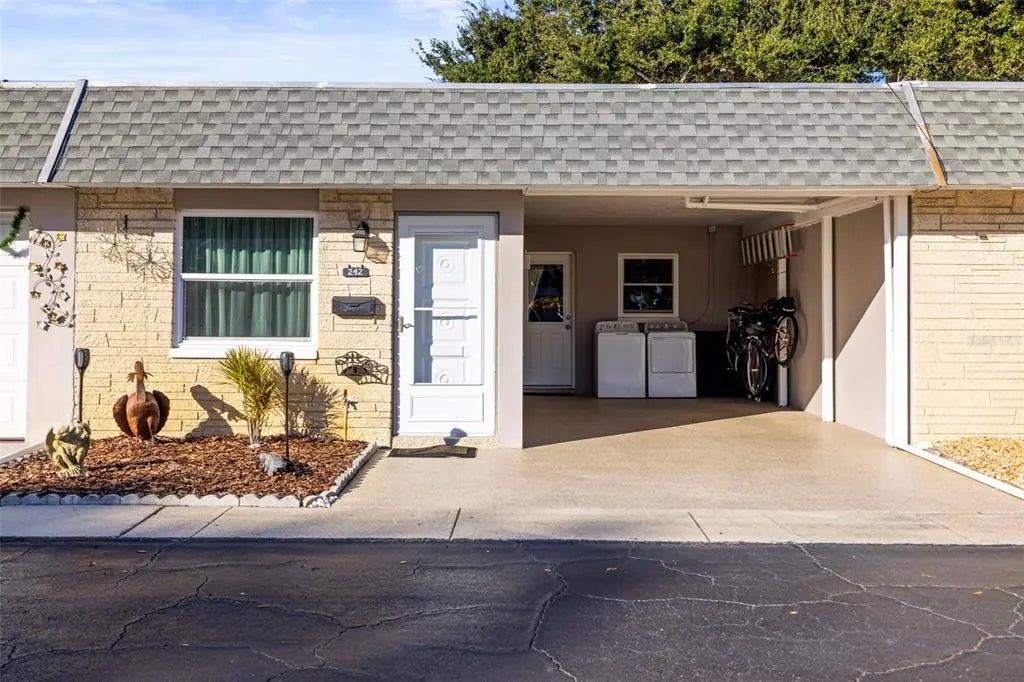 242 Sky Loch Drive E, DUNEDIN