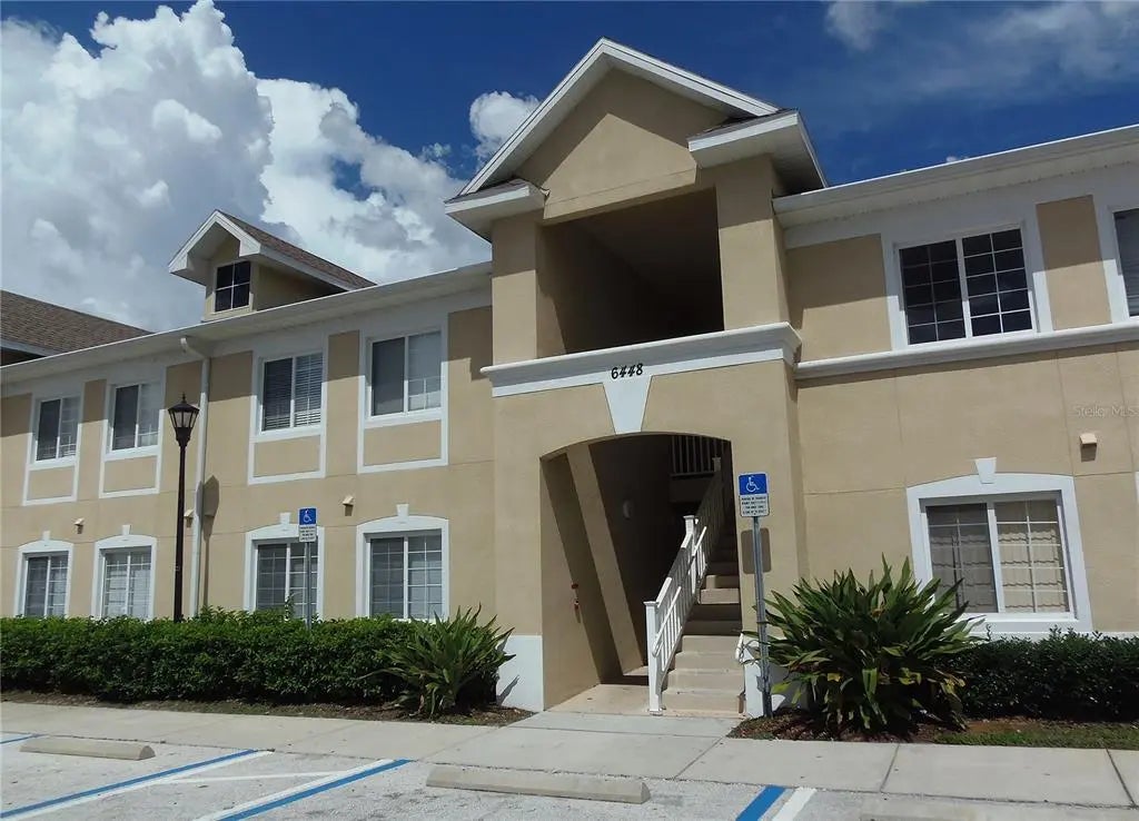 6448 Cypressdale Drive 101, RIVERVIEW