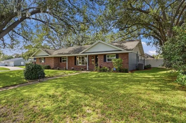 2021 Charnes Drive, LAKELAND