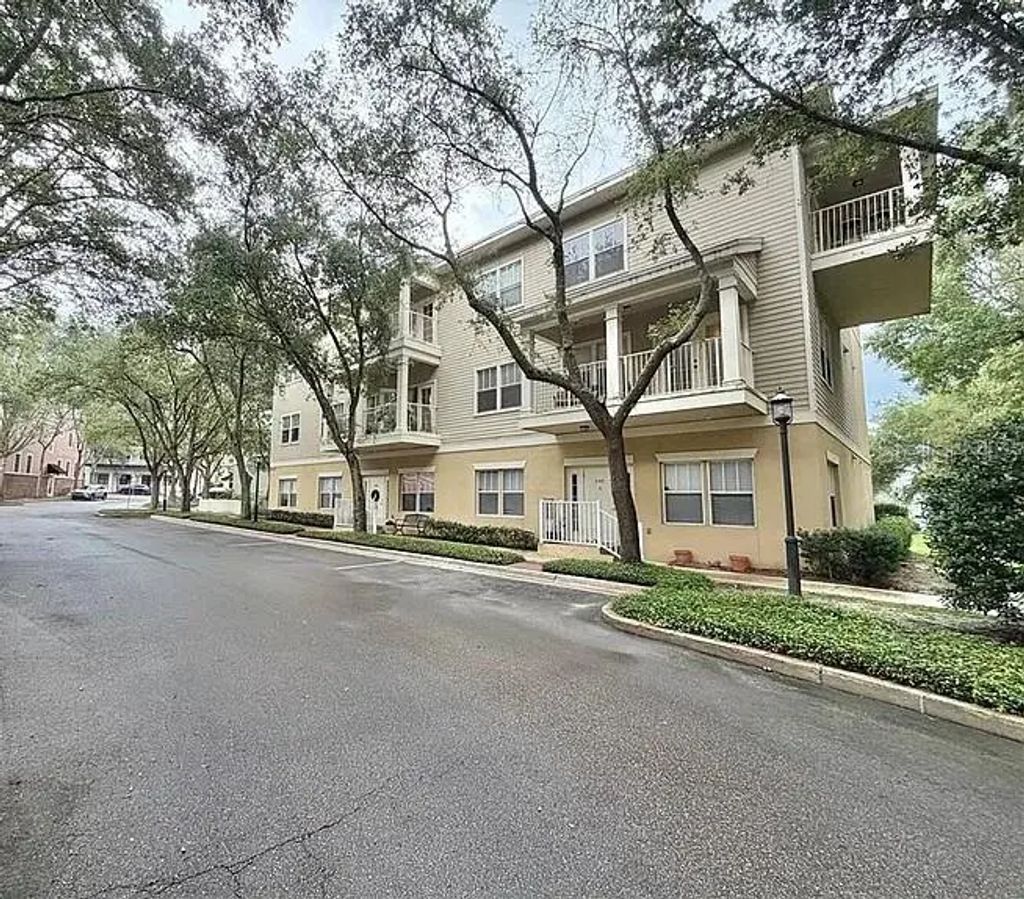 9177 Sw 52nd Road E203, GAINESVILLE