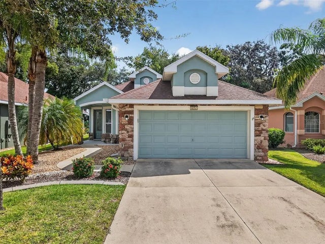 8252 Bridgeport Bay Circle, MOUNT DORA