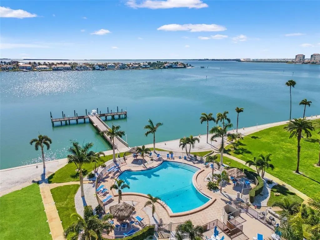 5130 Brittany Drive S 808, ST PETERSBURG