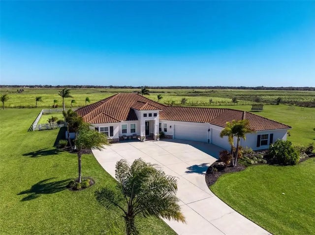 3487 Recurve Circle, SARASOTA