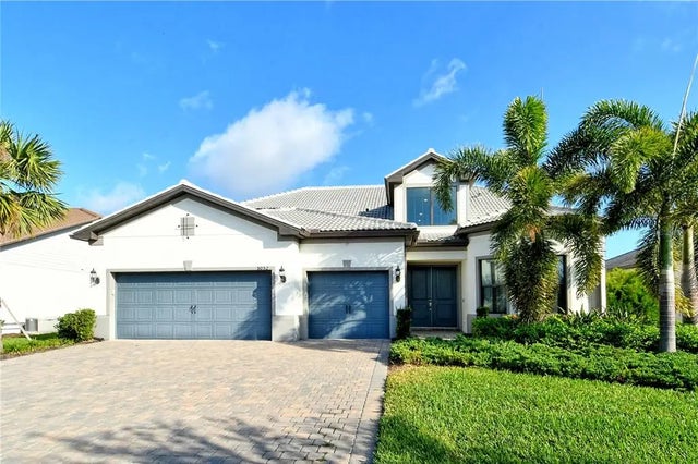 8052 Grande Shores Drive, SARASOTA