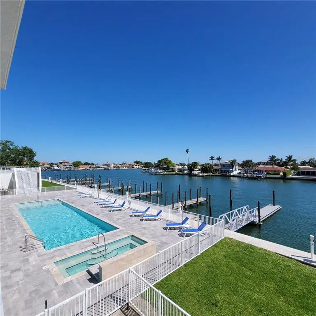 415 Island Way 201, CLEARWATER BEACH
