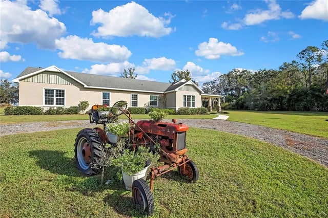 36431 Florrie Mae Lane, DADE CITY