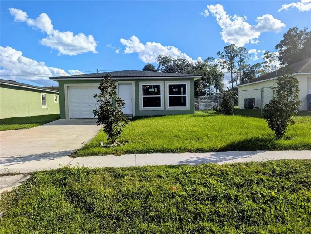 776 E Broadway Street, OVIEDO