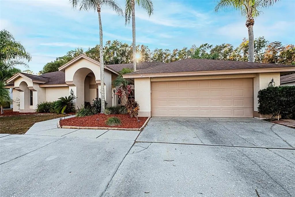 450 Waterford Circle E, TARPON SPRINGS