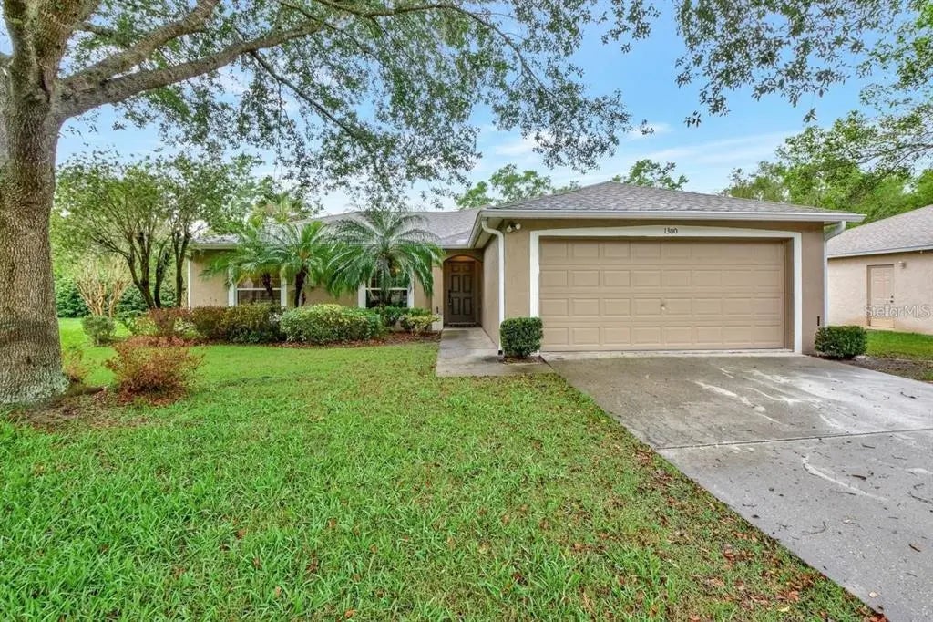 1300 Benton Lake Drive E, DELAND