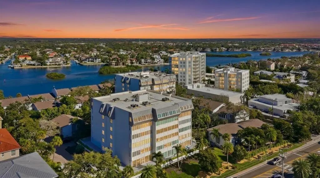 1200 E Peppertree Lane 307, SARASOTA