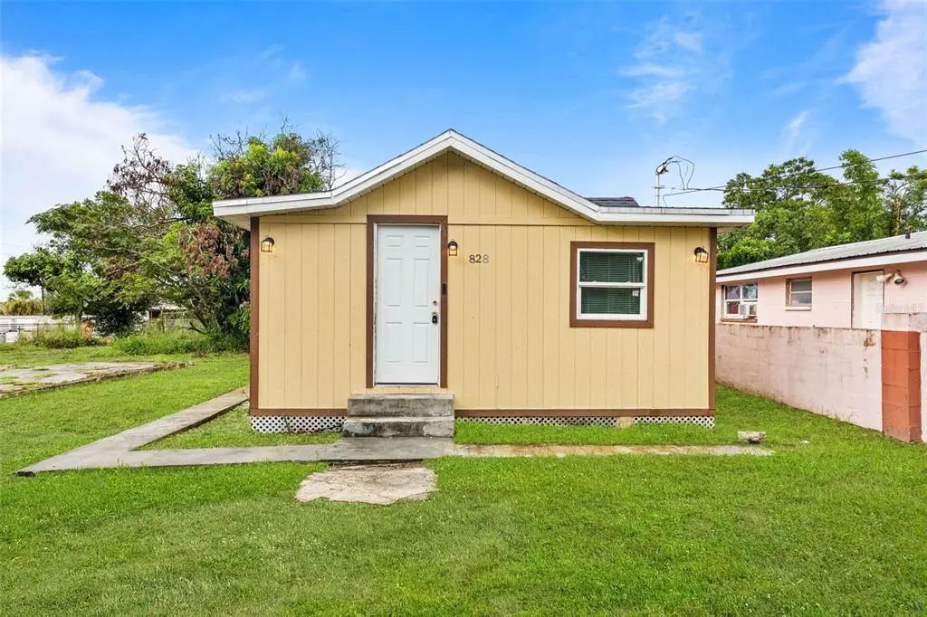 828 Booker Avenue, SEBRING