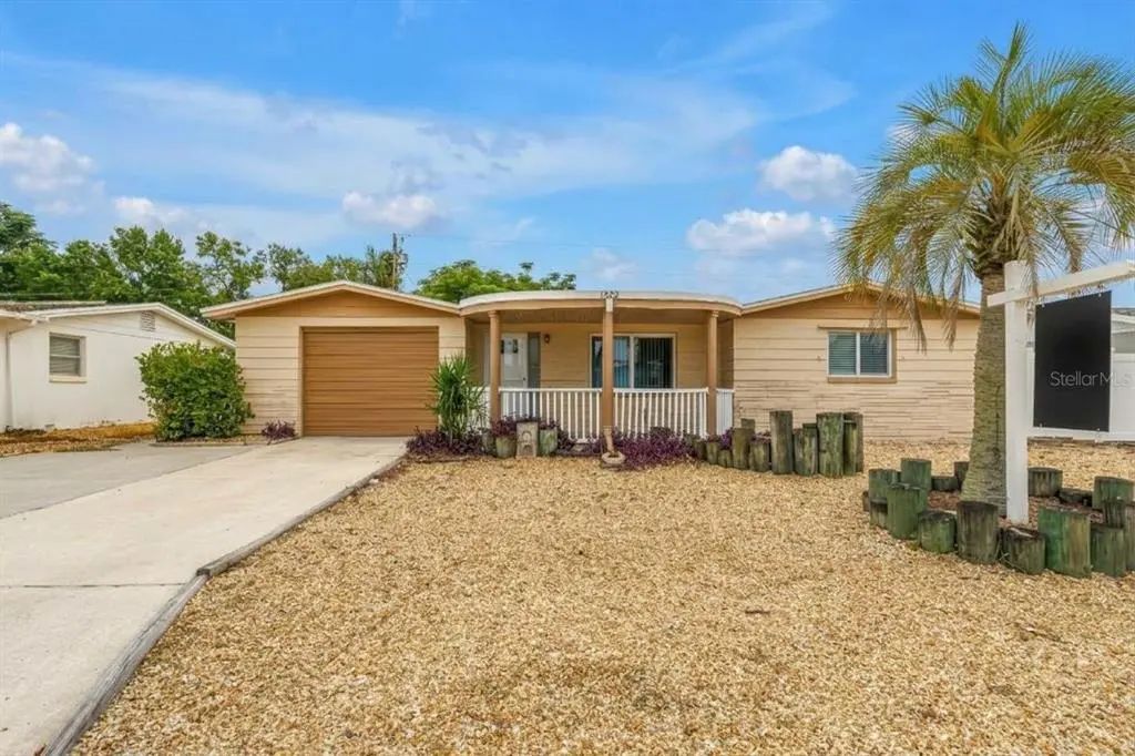 1516 Derrick Street, HOLIDAY