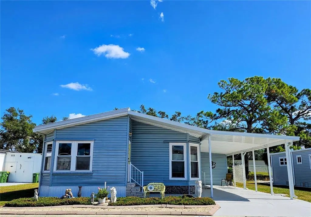 305 Oakwood Boulevard E, SARASOTA