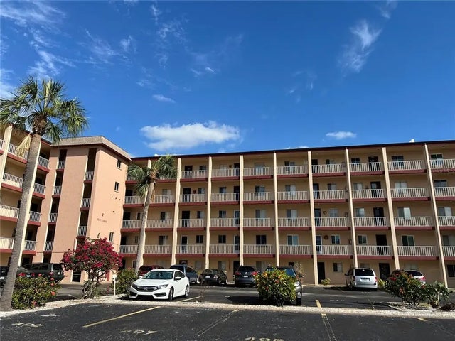 3993 Lake Bayshore Drive F513, BRADENTON