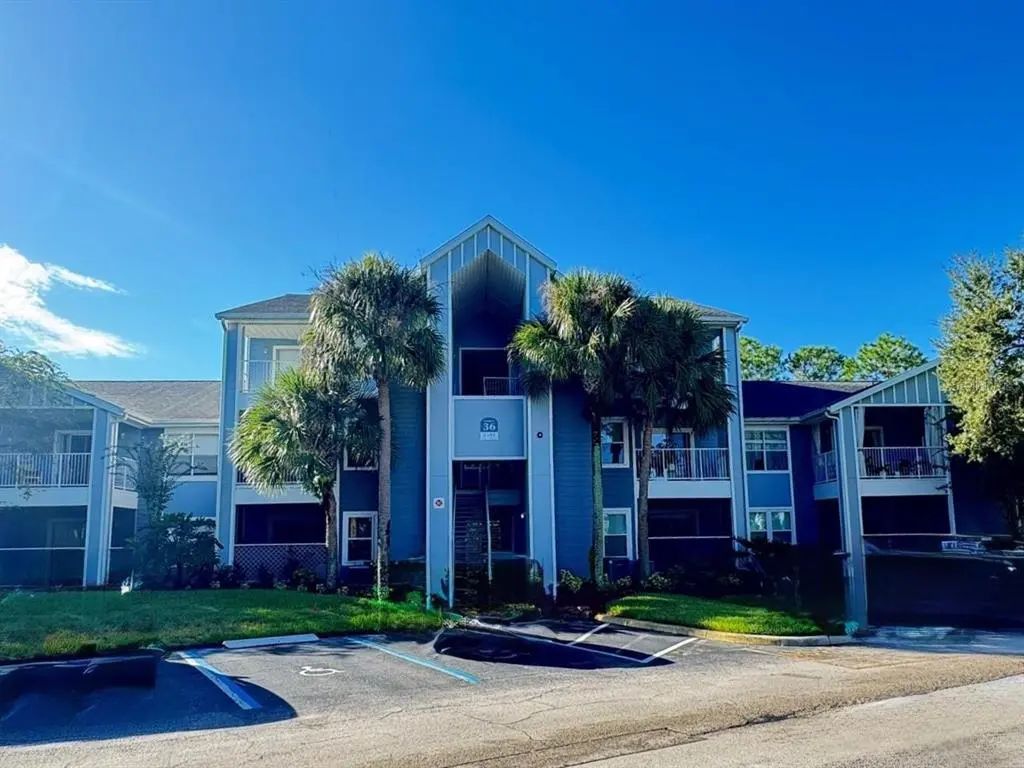 2504 Grassy Point Drive 202, LAKE MARY