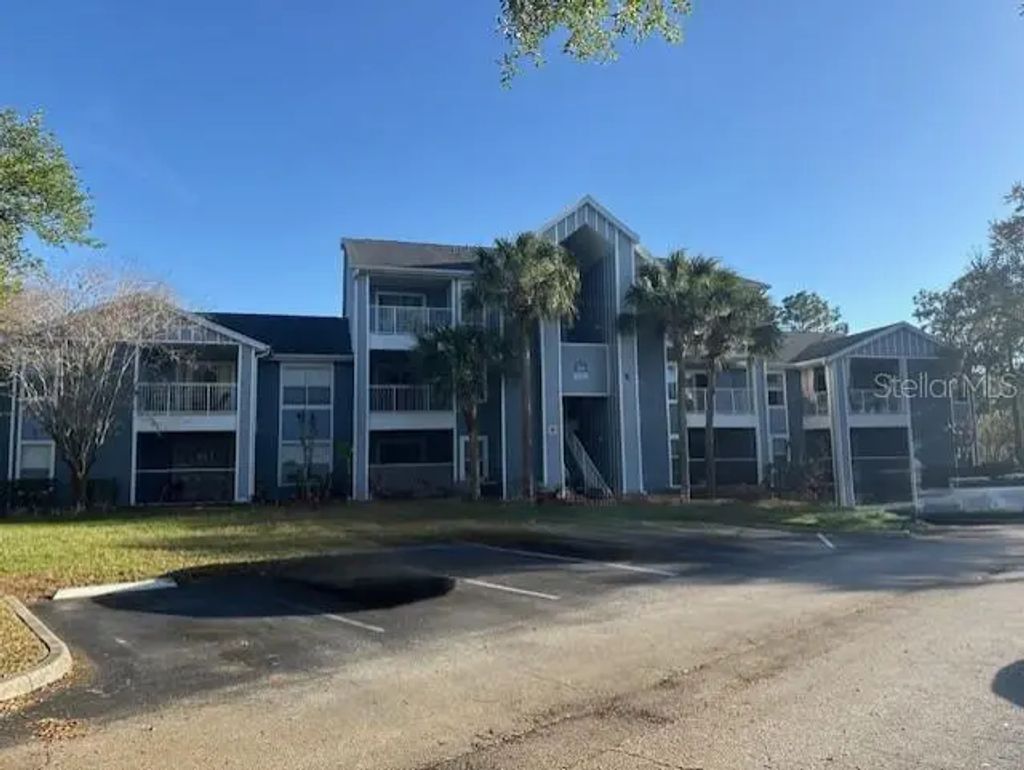 2504 Grassy Point Drive 202, LAKE MARY