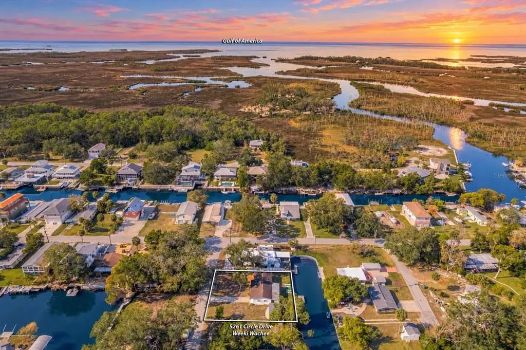 5261 Circle Drive, WEEKI WACHEE