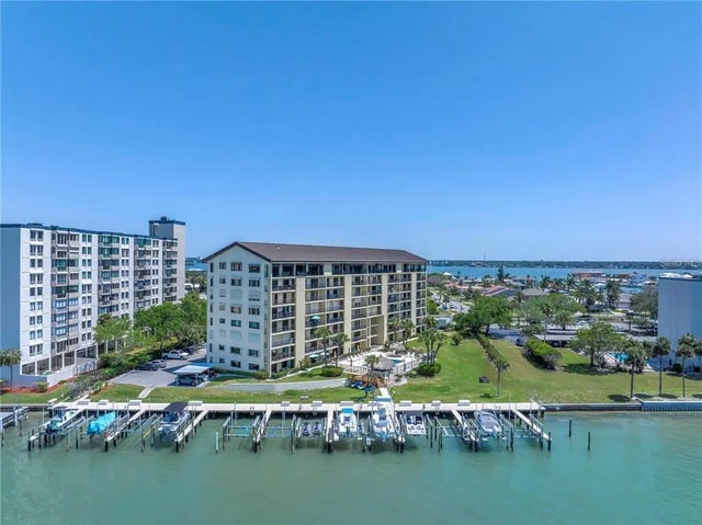 650 Island Way 204, CLEARWATER BEACH