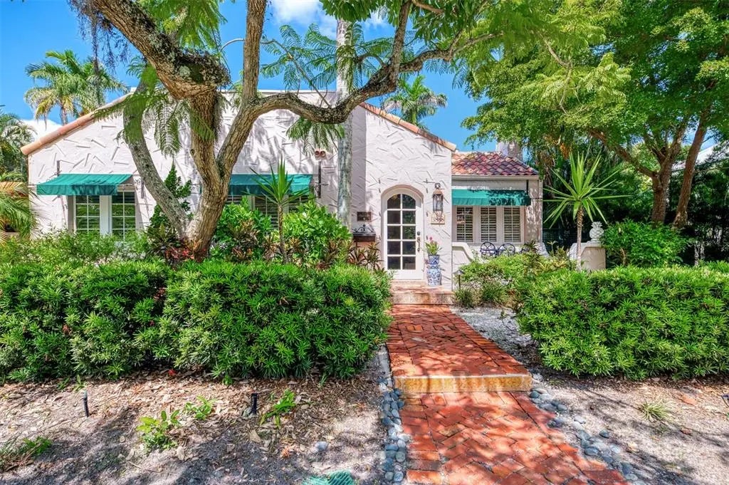 3838 Flores Avenue, SARASOTA