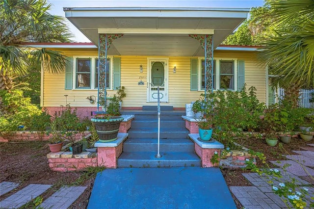 236 N Salisbury Avenue, DELAND